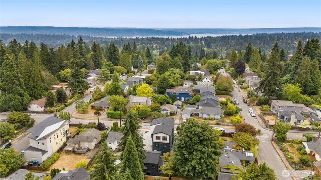 9211 12th Avenue NE, Seattle, WA 98115