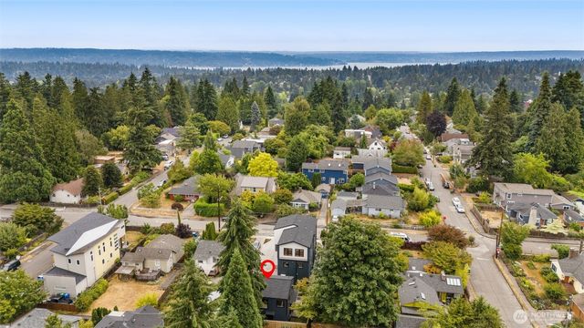 9211 12th Avenue NE, Seattle, WA 98115