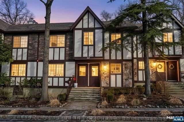 3707 Mark Twain Way, Mahwah, NJ 07430
