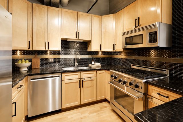 400 W ONTARIO Street 502, Chicago, IL 60654