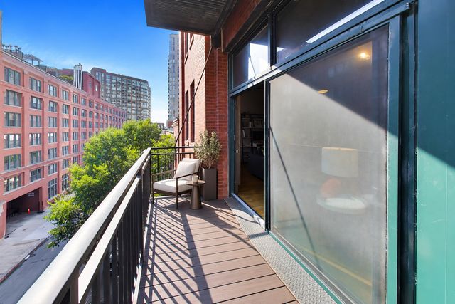 400 W ONTARIO Street 502, Chicago, IL 60654
