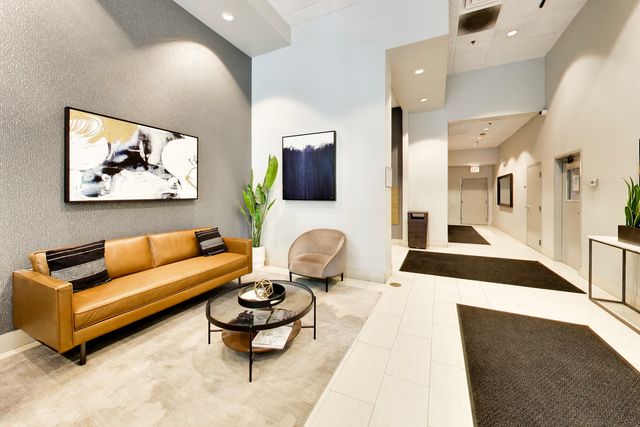 400 W ONTARIO Street 502, Chicago, IL 60654