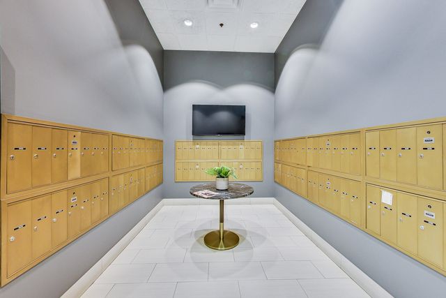 400 W ONTARIO Street 502, Chicago, IL 60654