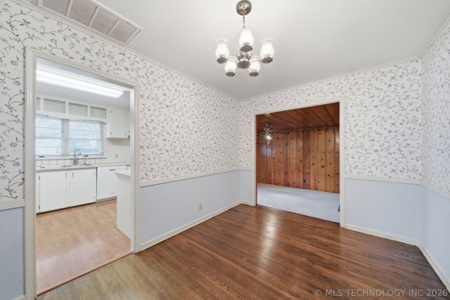 4905 S Columbia Avenue, Tulsa, OK 74105