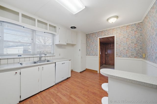 4905 S Columbia Avenue, Tulsa, OK 74105