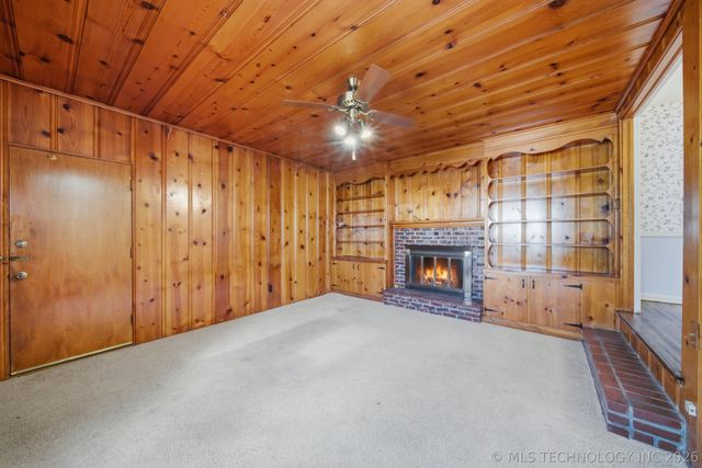 4905 S Columbia Avenue, Tulsa, OK 74105