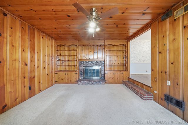 4905 S Columbia Avenue, Tulsa, OK 74105