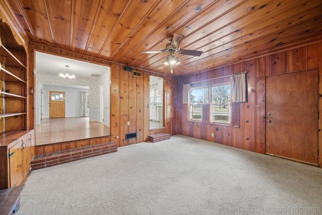 4905 S Columbia Avenue, Tulsa, OK 74105