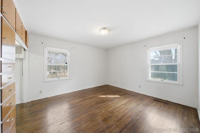 4905 S Columbia Avenue, Tulsa, OK 74105