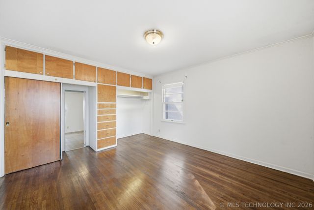 4905 S Columbia Avenue, Tulsa, OK 74105