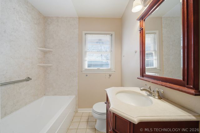 4905 S Columbia Avenue, Tulsa, OK 74105