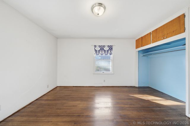 4905 S Columbia Avenue, Tulsa, OK 74105