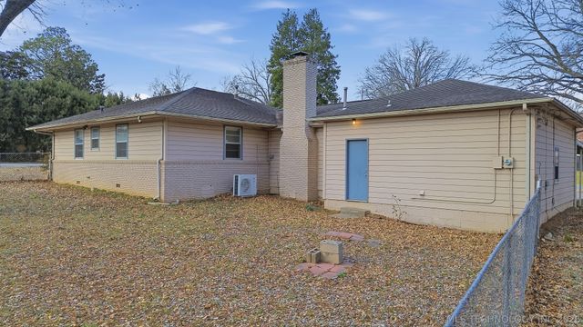 4905 S Columbia Avenue, Tulsa, OK 74105