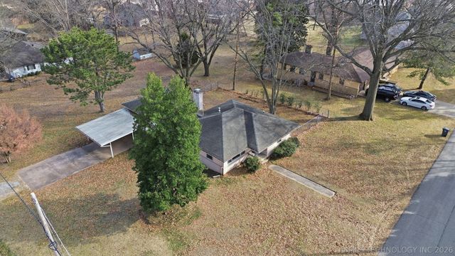 4905 S Columbia Avenue, Tulsa, OK 74105