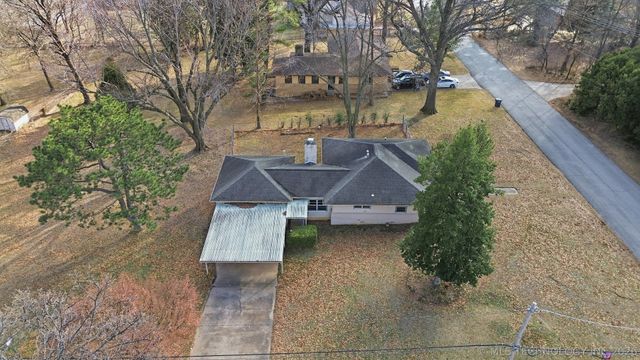 4905 S Columbia Avenue, Tulsa, OK 74105