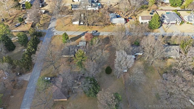 4905 S Columbia Avenue, Tulsa, OK 74105