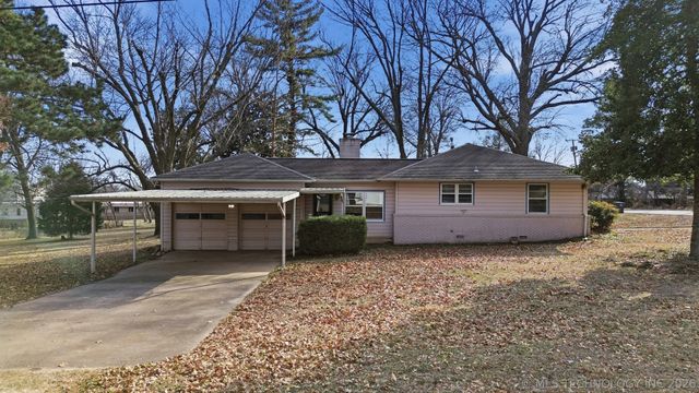 4905 S Columbia Avenue, Tulsa, OK 74105