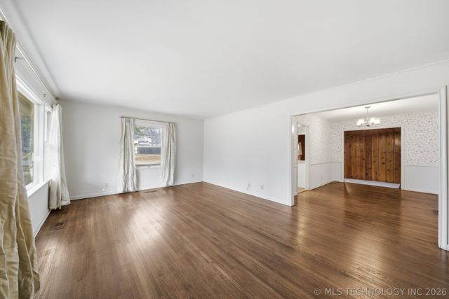 4905 S Columbia Avenue, Tulsa, OK 74105