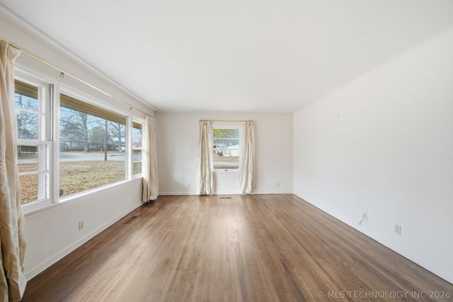 4905 S Columbia Avenue, Tulsa, OK 74105