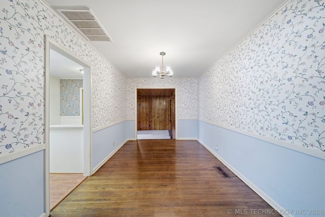 4905 S Columbia Avenue, Tulsa, OK 74105