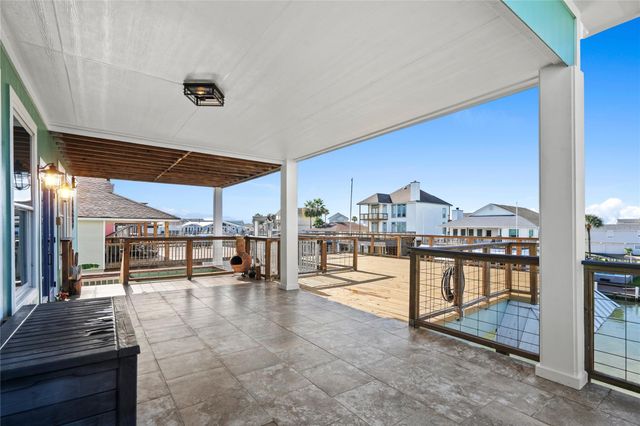 1431 Bamboo Drive, Tiki Island, TX 77554