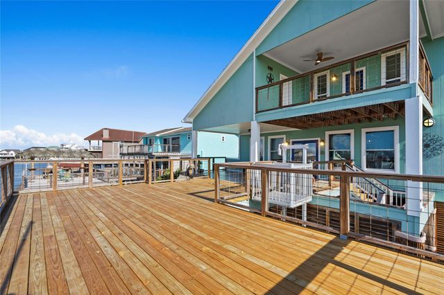 1431 Bamboo Drive, Tiki Island, TX 77554