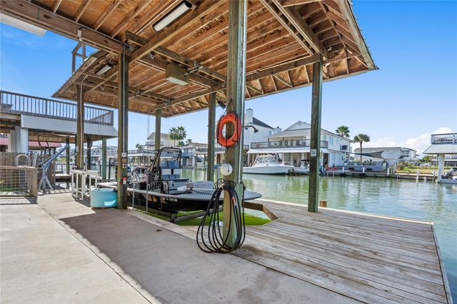 1431 Bamboo Drive, Tiki Island, TX 77554