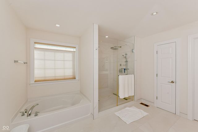 11888 Logan Hunter Trail, Noblesville, IN 46060