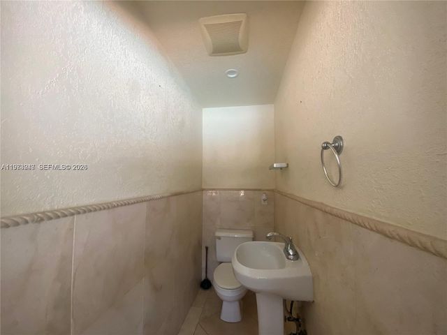 700 Curtiss Pkwy 0, Miami Springs, FL 33166