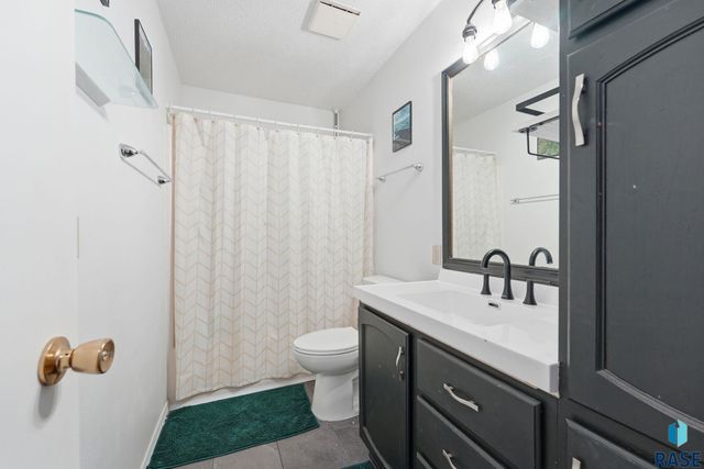 3916 S Sertoma Ave Avenue, Sioux Falls, SD 57106