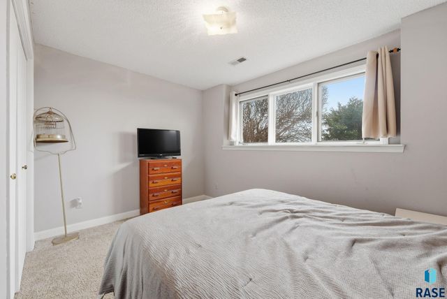 3916 S Sertoma Ave Avenue, Sioux Falls, SD 57106