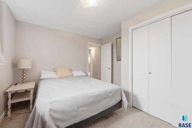 3916 S Sertoma Ave Avenue, Sioux Falls, SD 57106