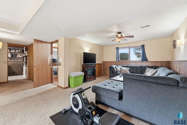 3916 S Sertoma Ave Avenue, Sioux Falls, SD 57106