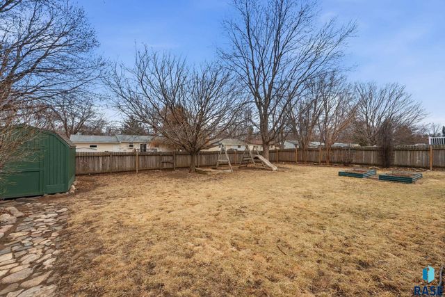 3916 S Sertoma Ave Avenue, Sioux Falls, SD 57106