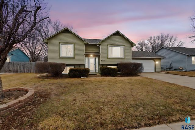 3916 S Sertoma Ave Avenue, Sioux Falls, SD 57106