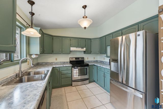 3916 S Sertoma Ave Avenue, Sioux Falls, SD 57106