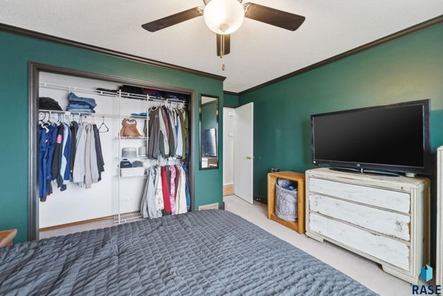 3916 S Sertoma Ave Avenue, Sioux Falls, SD 57106