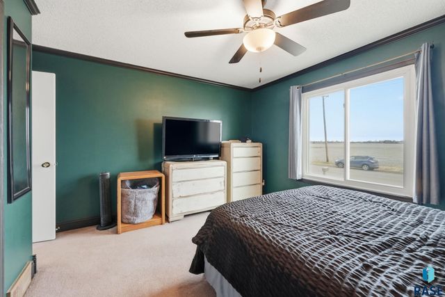 3916 S Sertoma Ave Avenue, Sioux Falls, SD 57106