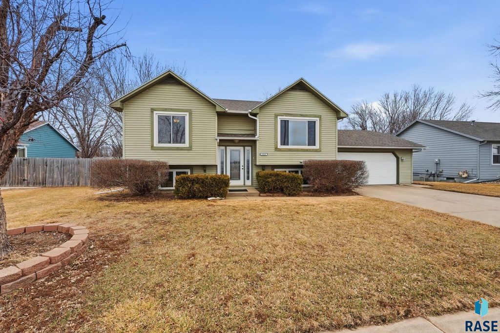 3916 S Sertoma Ave Avenue, Sioux Falls, SD 57106