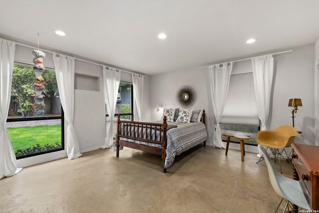 501 THELMA DR, Olmos Park, TX 78212