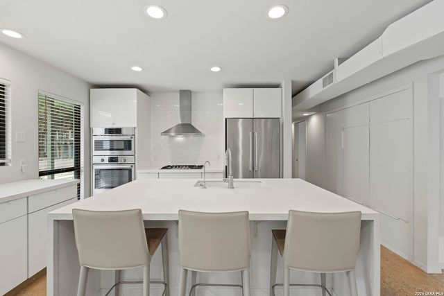 501 THELMA DR, Olmos Park, TX 78212