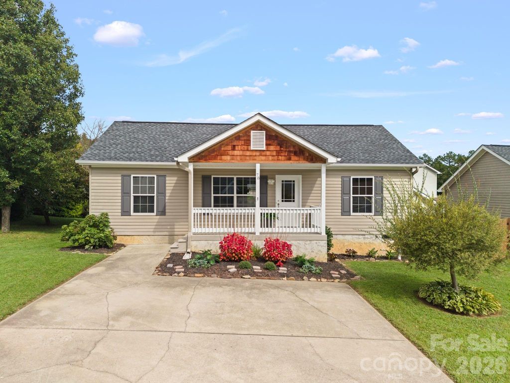 78 W Newberry Drive, Fletcher, NC 28732