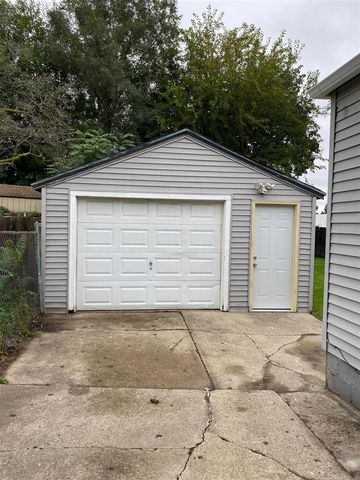 2025 De Hoop Avenue, Wyoming, MI 49509