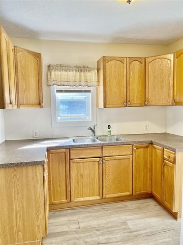 2025 De Hoop Avenue, Wyoming, MI 49509