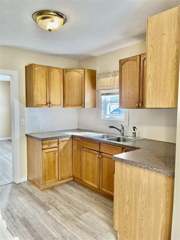 2025 De Hoop Avenue, Wyoming, MI 49509