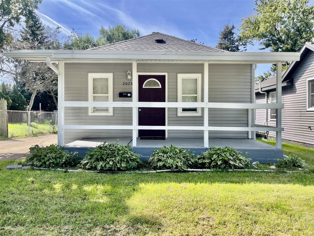2025 De Hoop Avenue, Wyoming, MI 49509