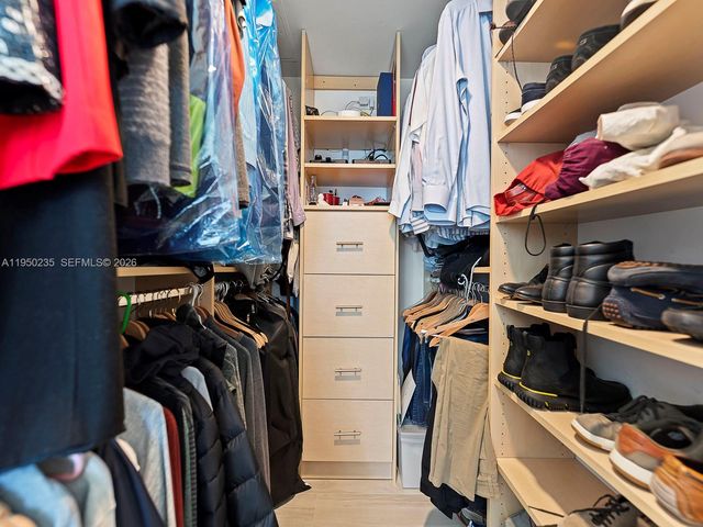 500 Brickell Ave 2203, Miami, FL 33131