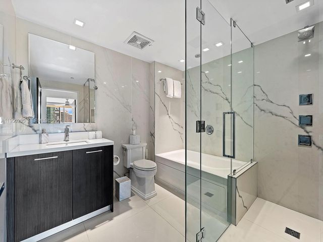 500 Brickell Ave 2203, Miami, FL 33131