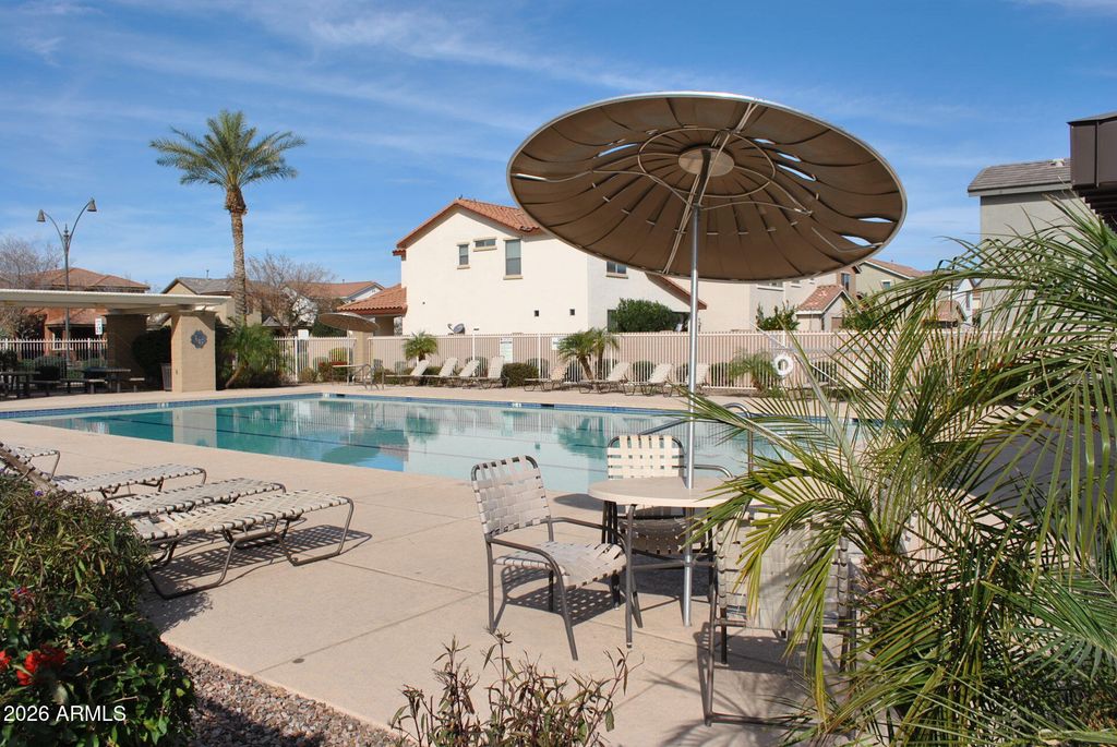 Image 3 of property listing at 3296 E OAKLAND Street, Gilbert, AZ 85295