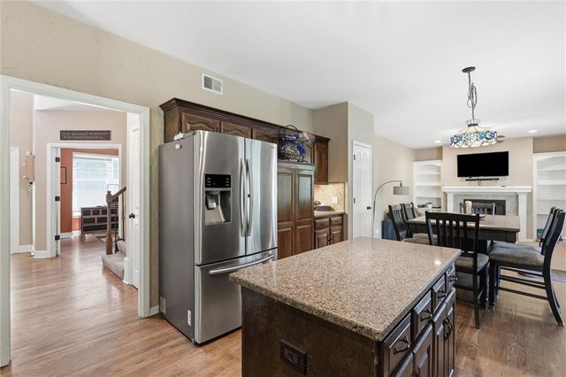 5216 W 158th Place, Overland Park, KS 66224